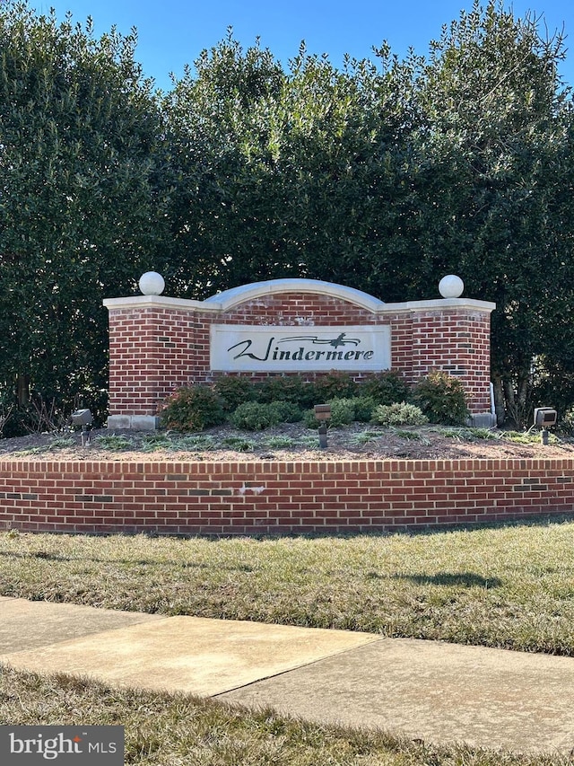 view of community / neighborhood sign