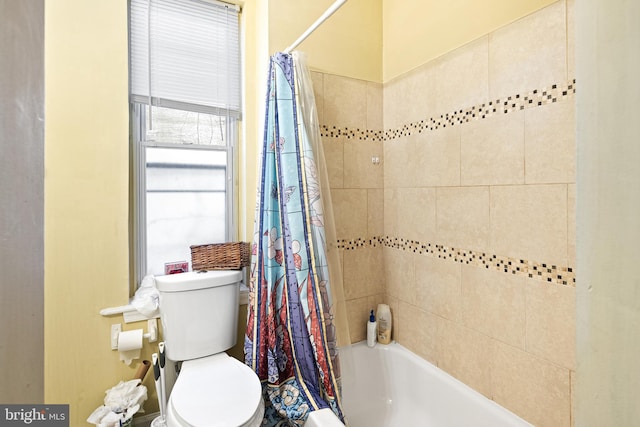 bathroom with shower / bath combo with shower curtain and toilet