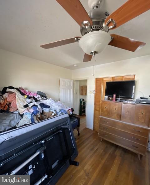 bedroom with dark wood-type flooring and ceiling fan