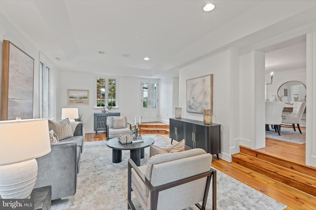 506 Ivy Cir, Alexandria, VA 22302 - living area featuring recessed lighting, light wood finished floors, a tray ceiling, and baseboards