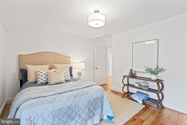 506 Ivy Cir, Alexandria, VA 22302 - bedroom featuring light wood-style floors, baseboards, and vaulted ceiling
