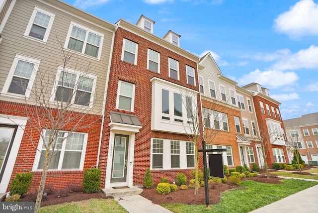 view of building exterior featuring a residential view