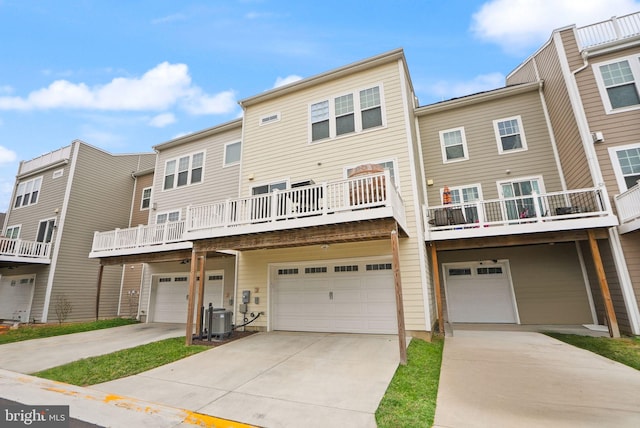 view of front facade featuring a garage, central AC unit, and driveway