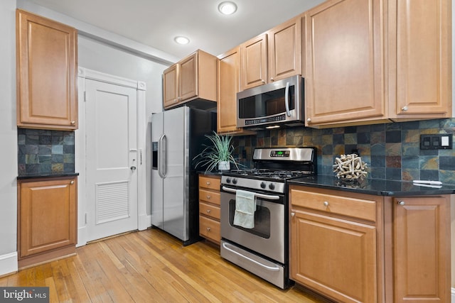 kitchen with light brown cabinets, recessed lighting, stainless steel appliances, light wood-style floors, and tasteful backsplash