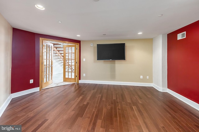 interior space with baseboards, visible vents, wood finished floors, and recessed lighting