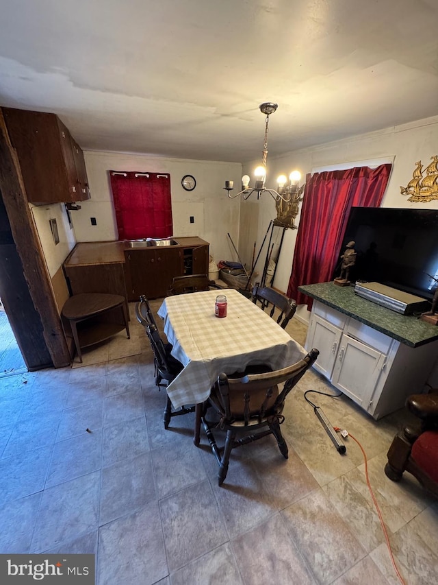 dining room with a notable chandelier