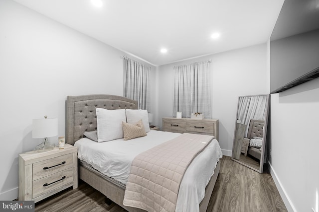 bedroom with dark wood-type flooring, recessed lighting, and baseboards