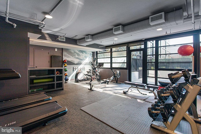 gym with visible vents and baseboards