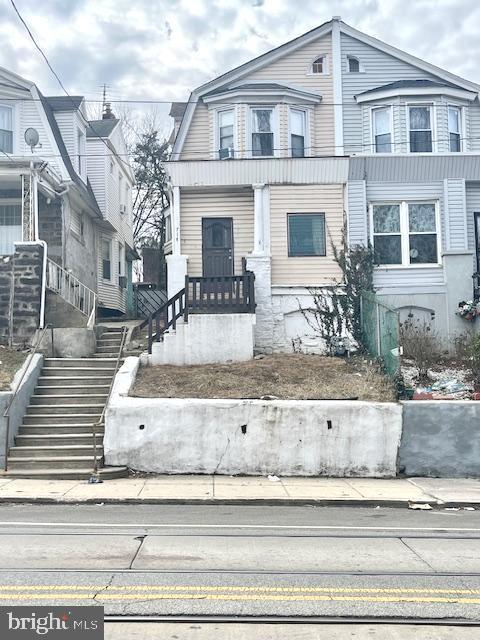 townhome / multi-family property with a gambrel roof