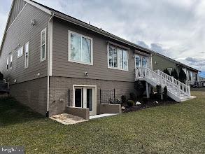 rear view of house featuring a yard