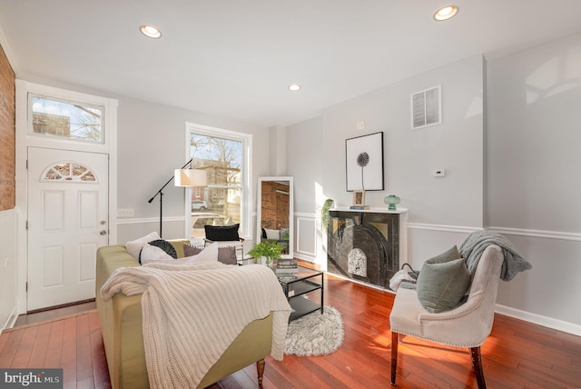 sitting room featuring wood-type flooring, visible vents, and recessed lighting