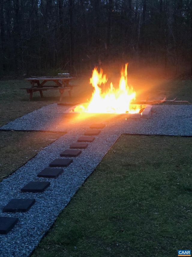 view of yard featuring a fire pit