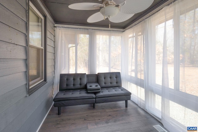 sunroom featuring visible vents and a ceiling fan