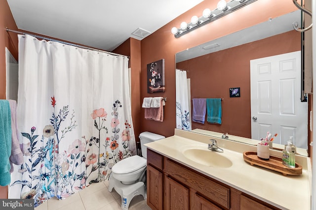 full bath featuring a shower with curtain, visible vents, toilet, vanity, and tile patterned flooring