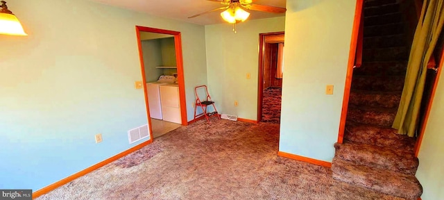 empty room featuring carpet, visible vents, ceiling fan, independent washer and dryer, and baseboards