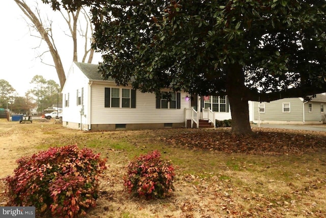 view of front facade featuring crawl space