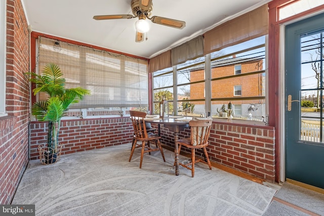 sunroom with ceiling fan