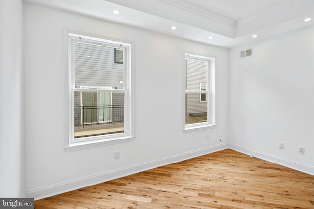 empty room with light wood-style flooring, recessed lighting, visible vents, and baseboards