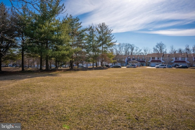 view of yard with a residential view