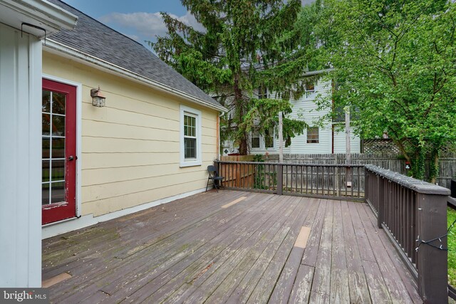 deck featuring fence