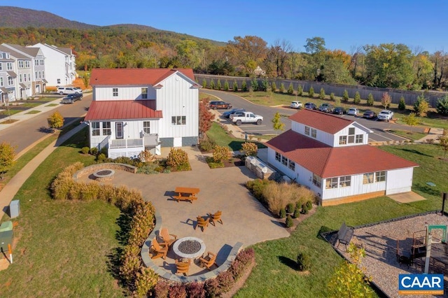 bird's eye view featuring a wooded view