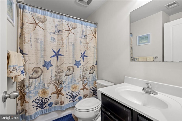 full bath featuring visible vents, toilet, vanity, and a shower with curtain