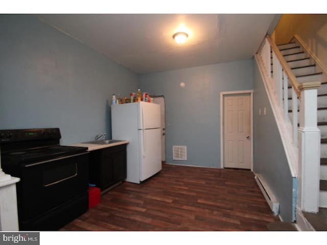 kitchen featuring dark wood-style flooring, visible vents, baseboard heating, freestanding refrigerator, and black range with electric cooktop