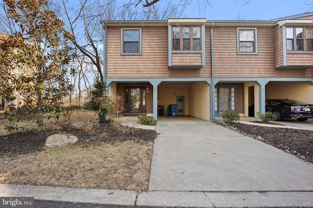 view of front of home featuring driveway