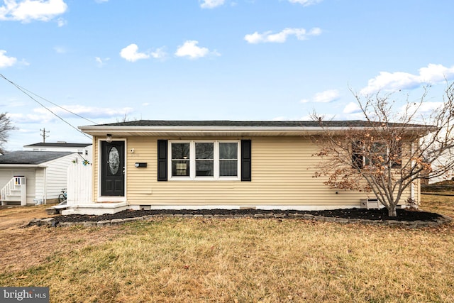 manufactured / mobile home featuring a front yard