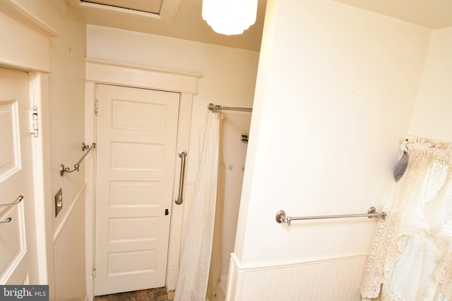 full bath featuring curtained shower