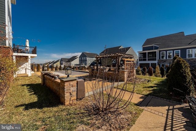 view of yard with a residential view, a pergola, and a patio