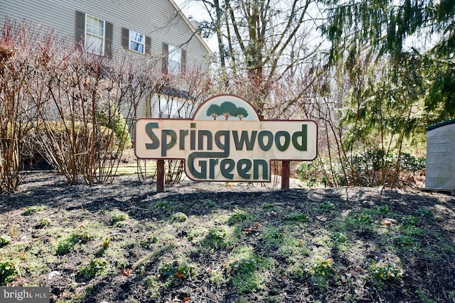 view of community / neighborhood sign