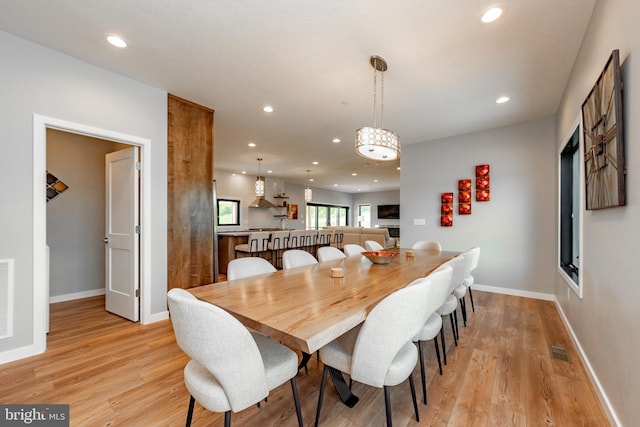 dining room with recessed lighting, visible vents, and light wood-style flooring