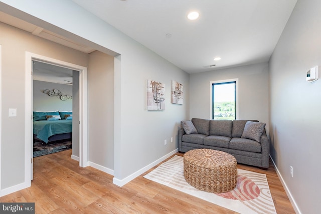 living room featuring recessed lighting, light wood-style flooring, and baseboards