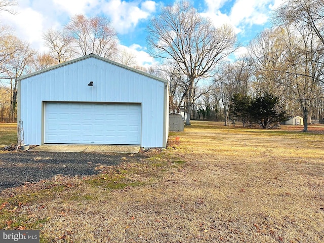 view of detached garage