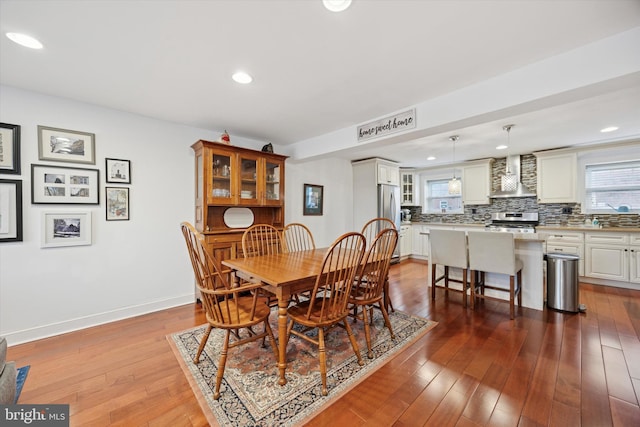 dining area with dark wood-style flooring, recessed lighting, and baseboards