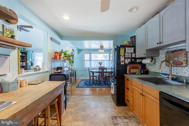 kitchen featuring ceiling fan, recessed lighting, a sink, backsplash, and dishwasher