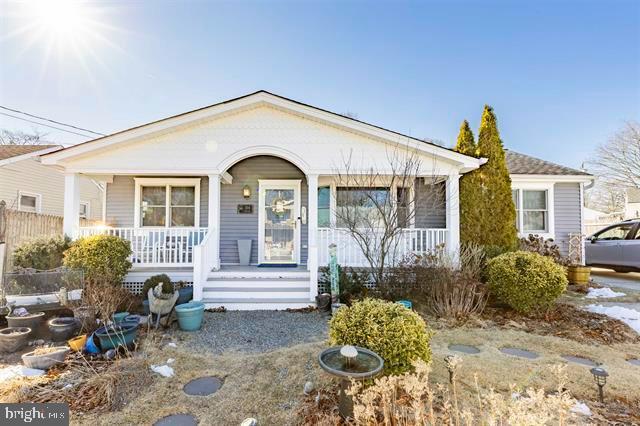 bungalow-style house featuring covered porch