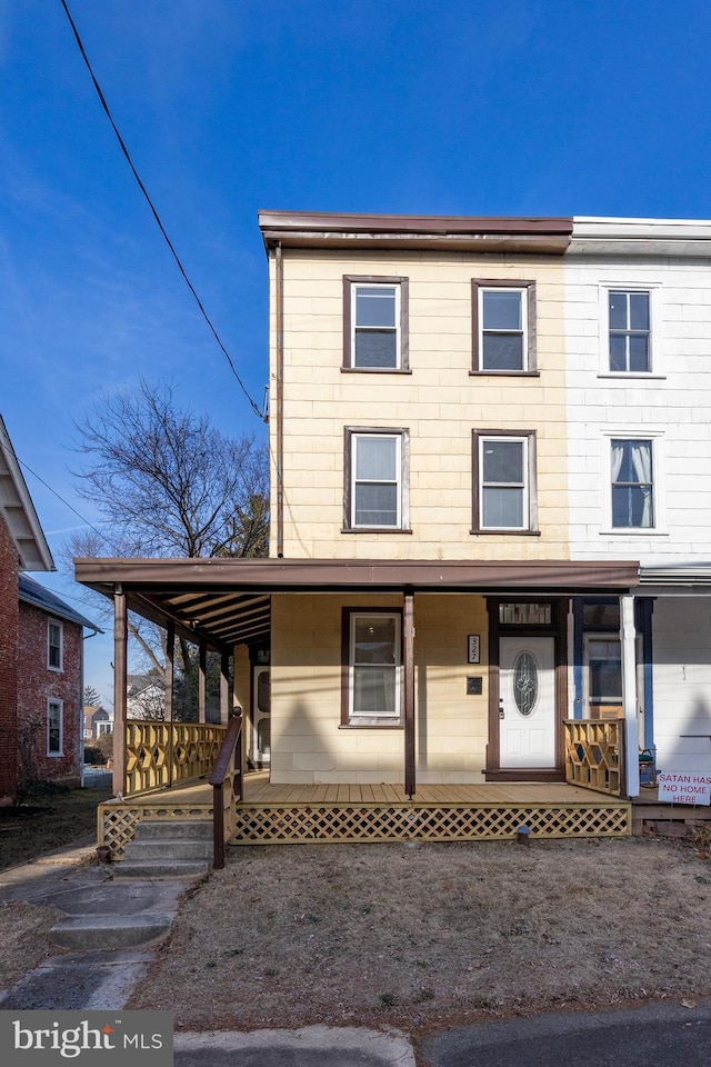 townhome / multi-family property featuring a porch