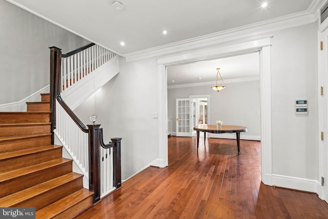 interior space featuring baseboards, recessed lighting, hardwood / wood-style flooring, and crown molding