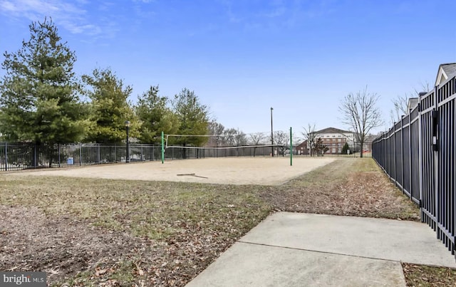 surrounding community with volleyball court and fence