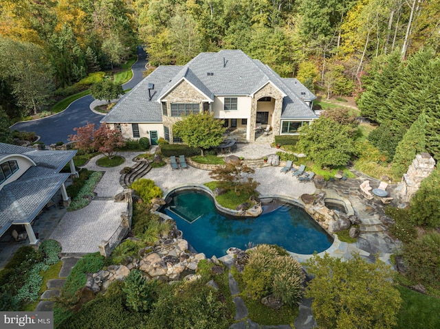 bird's eye view with a forest view