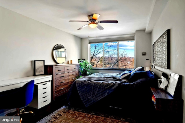 bedroom with ceiling fan