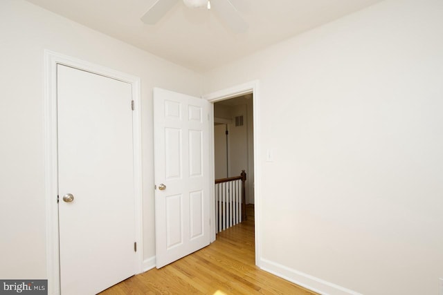 unfurnished bedroom featuring visible vents, ceiling fan, light wood-style flooring, and baseboards