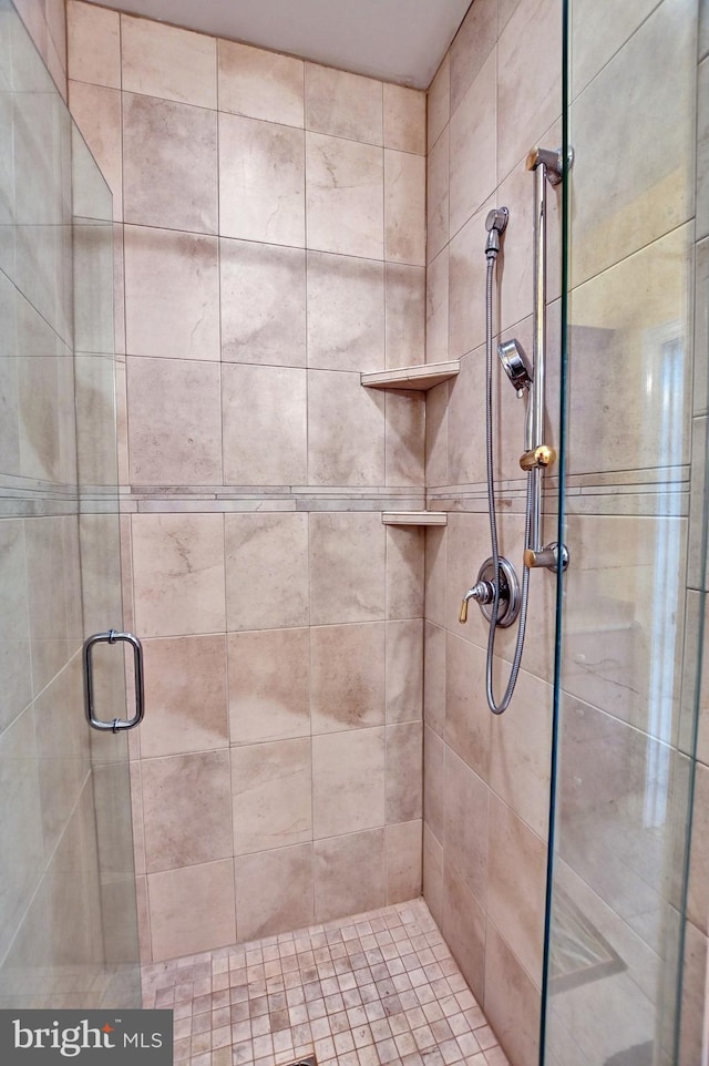 full bathroom featuring a stall shower