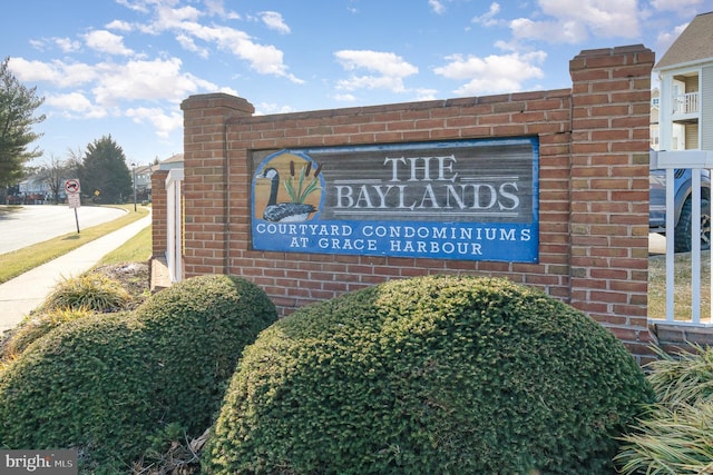 view of community / neighborhood sign