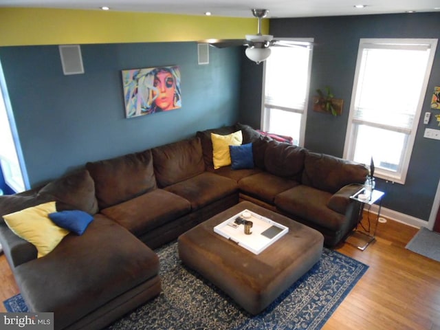 living area featuring ceiling fan, recessed lighting, wood finished floors, and baseboards