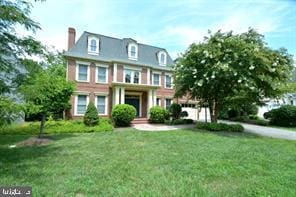 view of front of property with driveway and a front yard