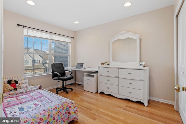 bedroom featuring light wood-style floors, recessed lighting, and baseboards