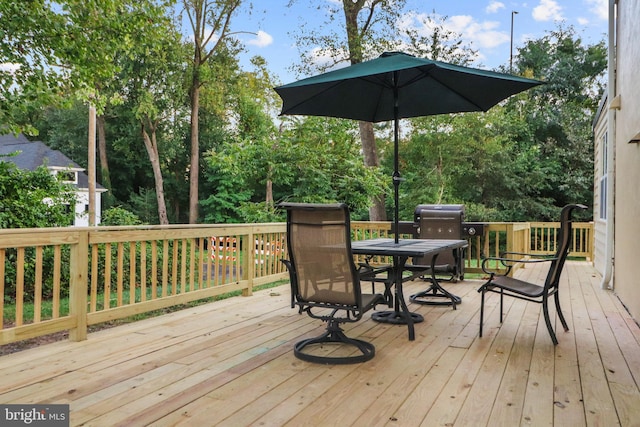 deck featuring outdoor dining space